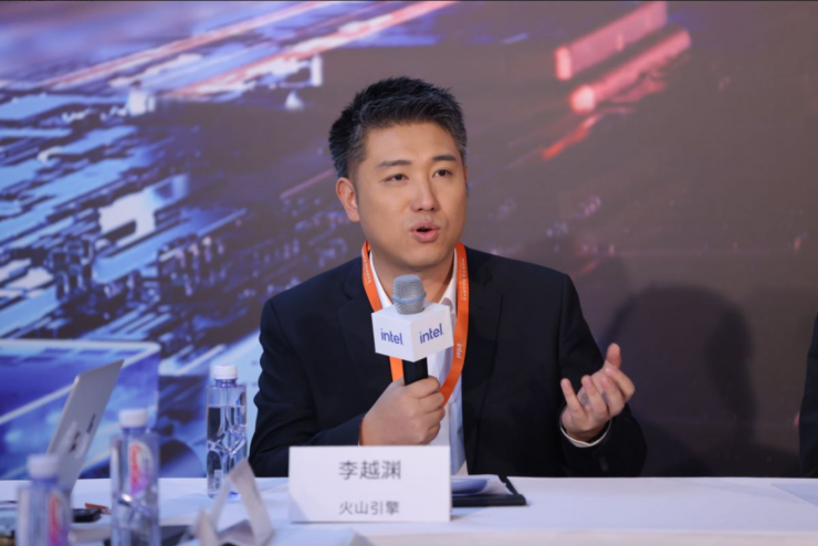 Ӣ�ض��������Ultra����ǿ��������ȫ�濪��AI PCʱ��