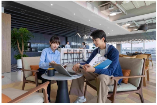 ��ɫ�칫�±�ˣ�Ӧ�ò����й��ܲ���LEED��WELL˫����֤