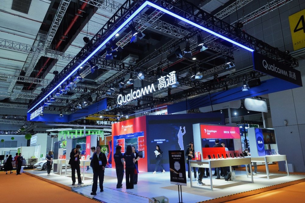 ��ͨЯ����8�������������ᣬչʾ�ն˲�AI���������������³ɹ�