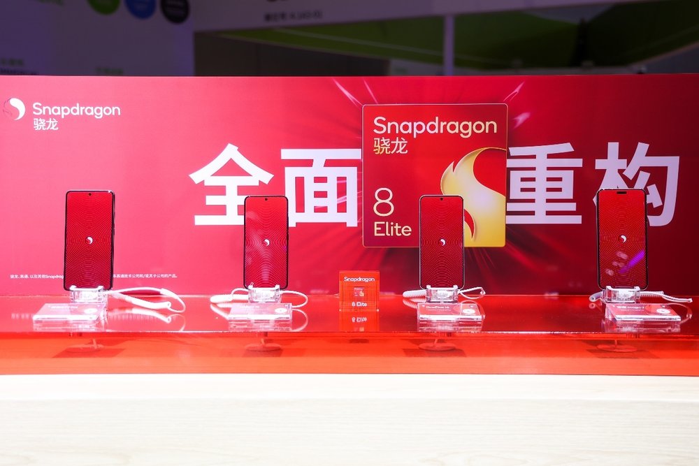 ��ͨЯ����8�������������ᣬչʾ�ն˲�AI���������������³ɹ�