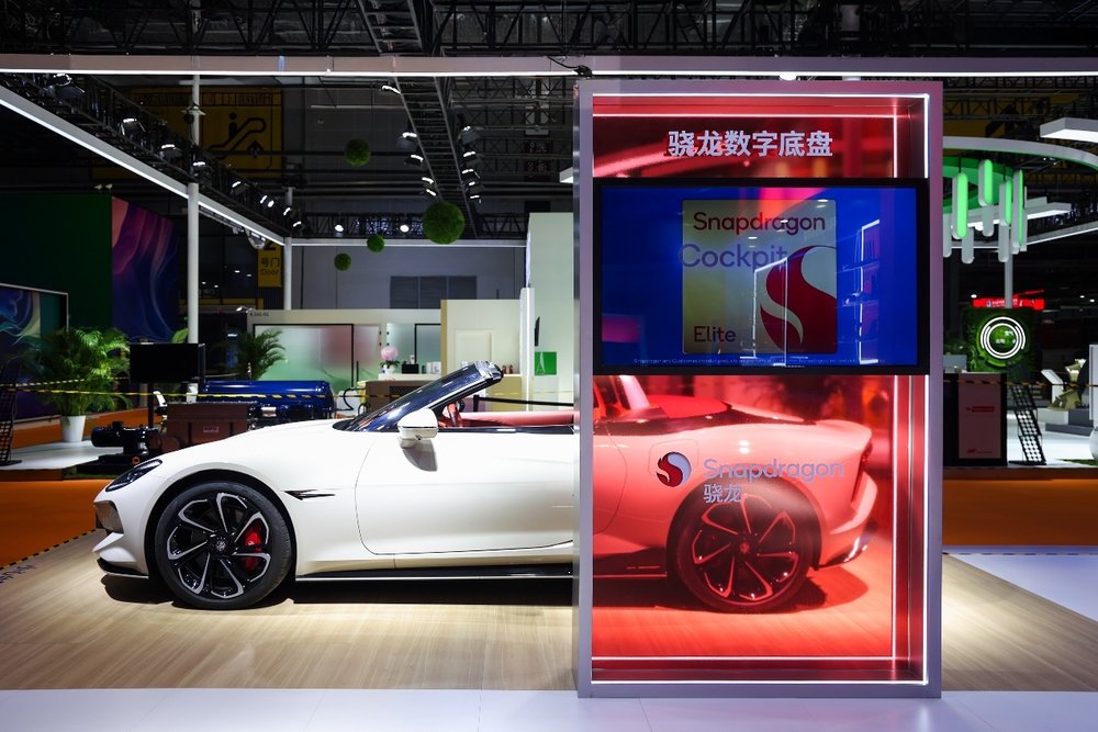 ��ͨЯ����8�������������ᣬչʾ�ն˲�AI���������������³ɹ�