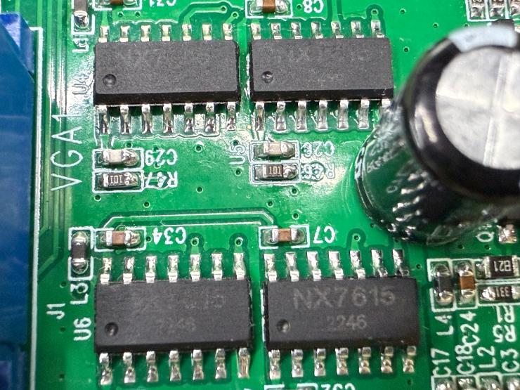 ����оƬʵ�ָ�������������ͻ�ƣ�DPת��·VGA����ͬ���������